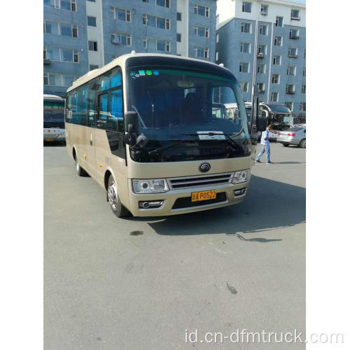 menggunakan bus mewah Yutong 6729 27 kursi